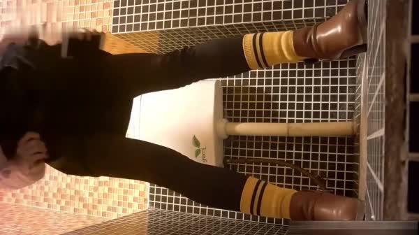 最新流出云上会所高清系列皮裤妹子真性感